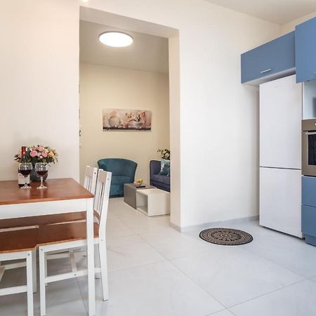 Port City Haifa - Luxury Apartments 50 Mtrs From The Beach 외부 사진